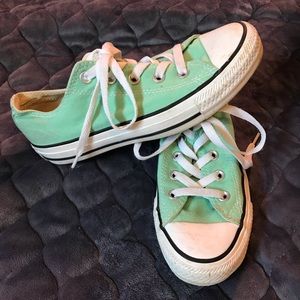 Mint converse